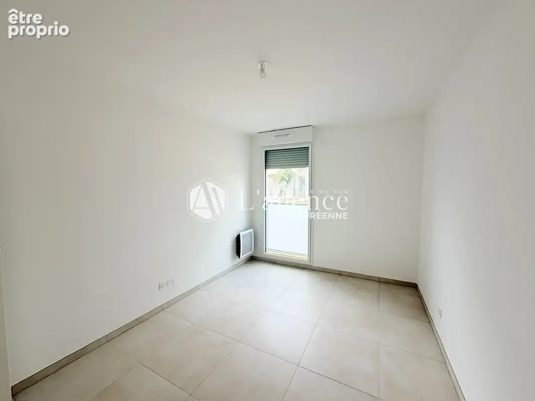 Saint-Laurent-Du-Var, appartement neuf terrasse - piscine - stationnements - photo 3