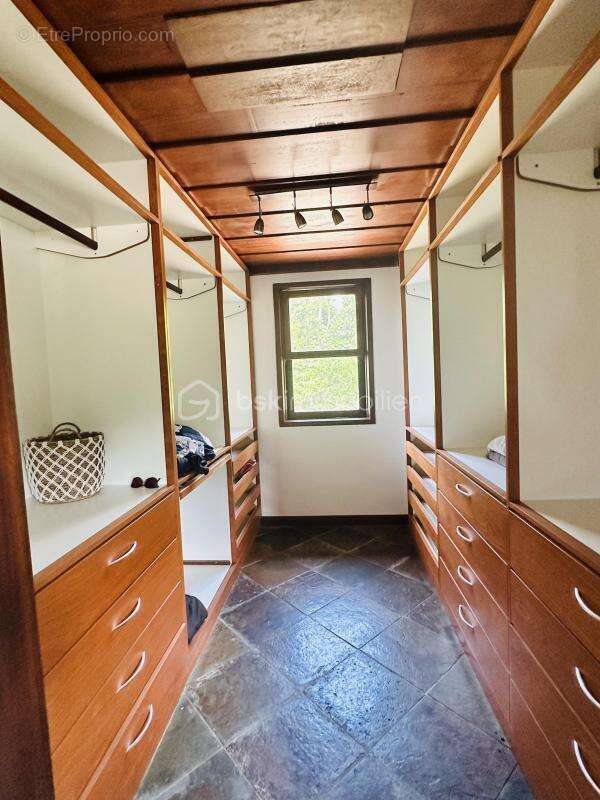 Maison à REMIRE-MONTJOLY