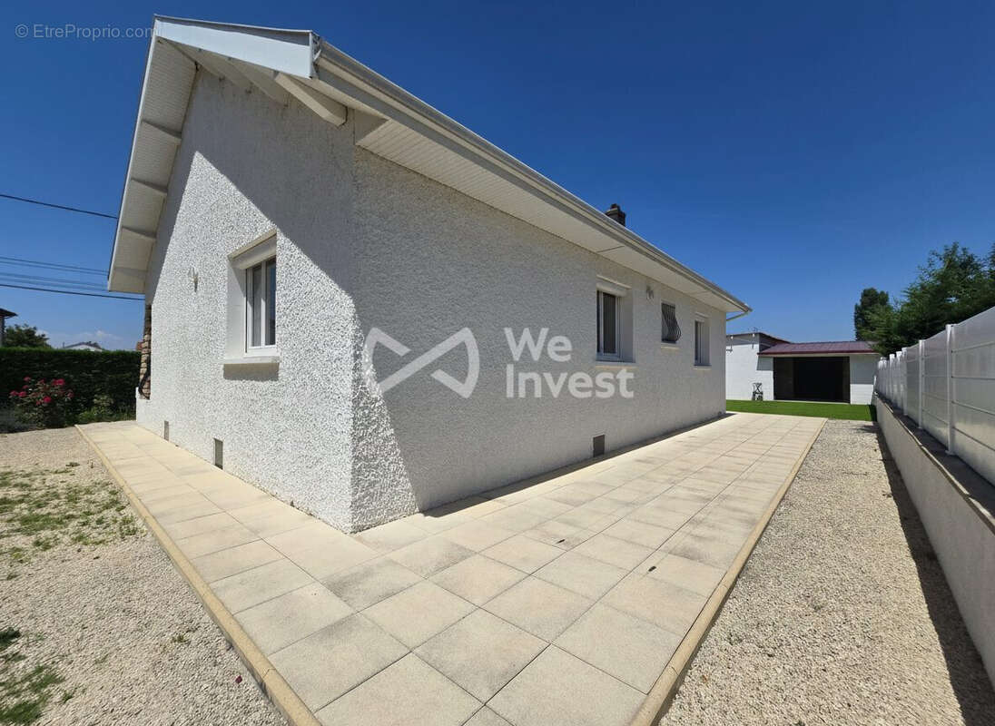 Maison 103 m² à Saint-Laurent-De-Mure  - photo 7