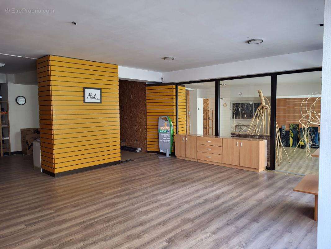 Commerce à MONDOUBLEAU