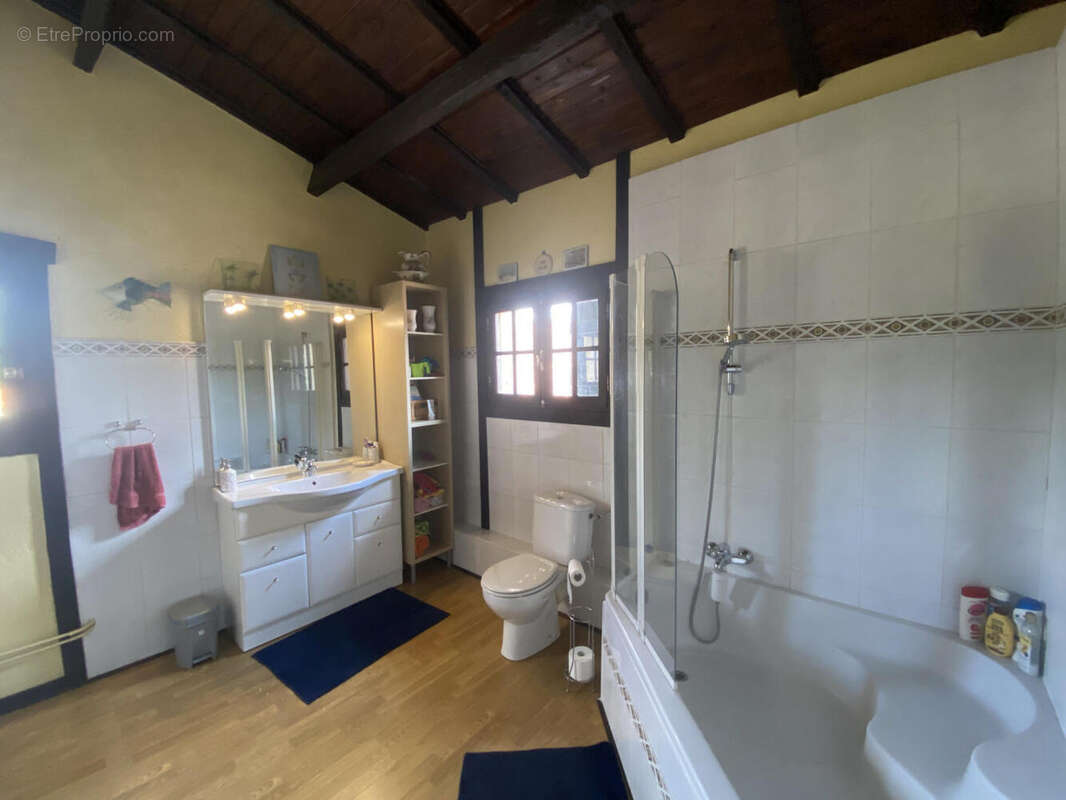 sdb etage - Maison à CHENAUD