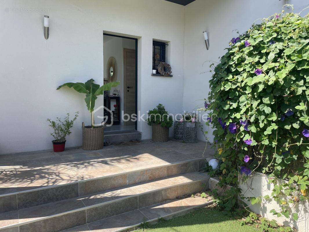 Maison neuve st cyprien r+1, 3 faces, suite au rdc - photo 4