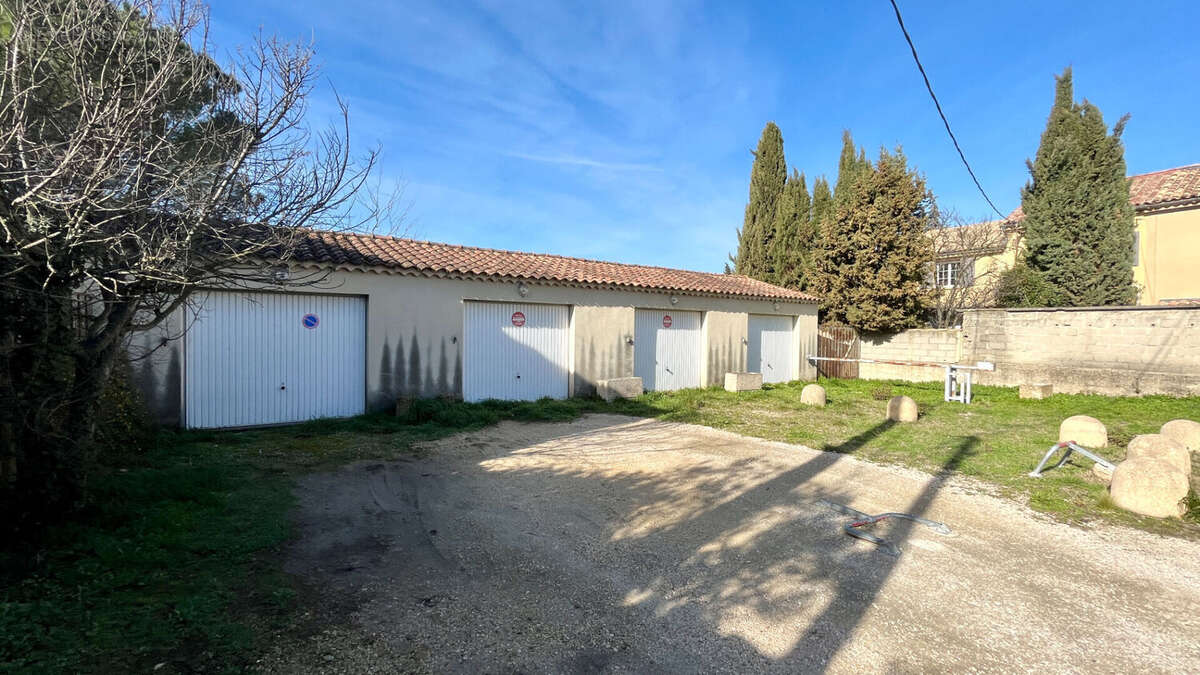 Appartement T3 de 95 m2 avec deux garages et un jardinet - photo 9