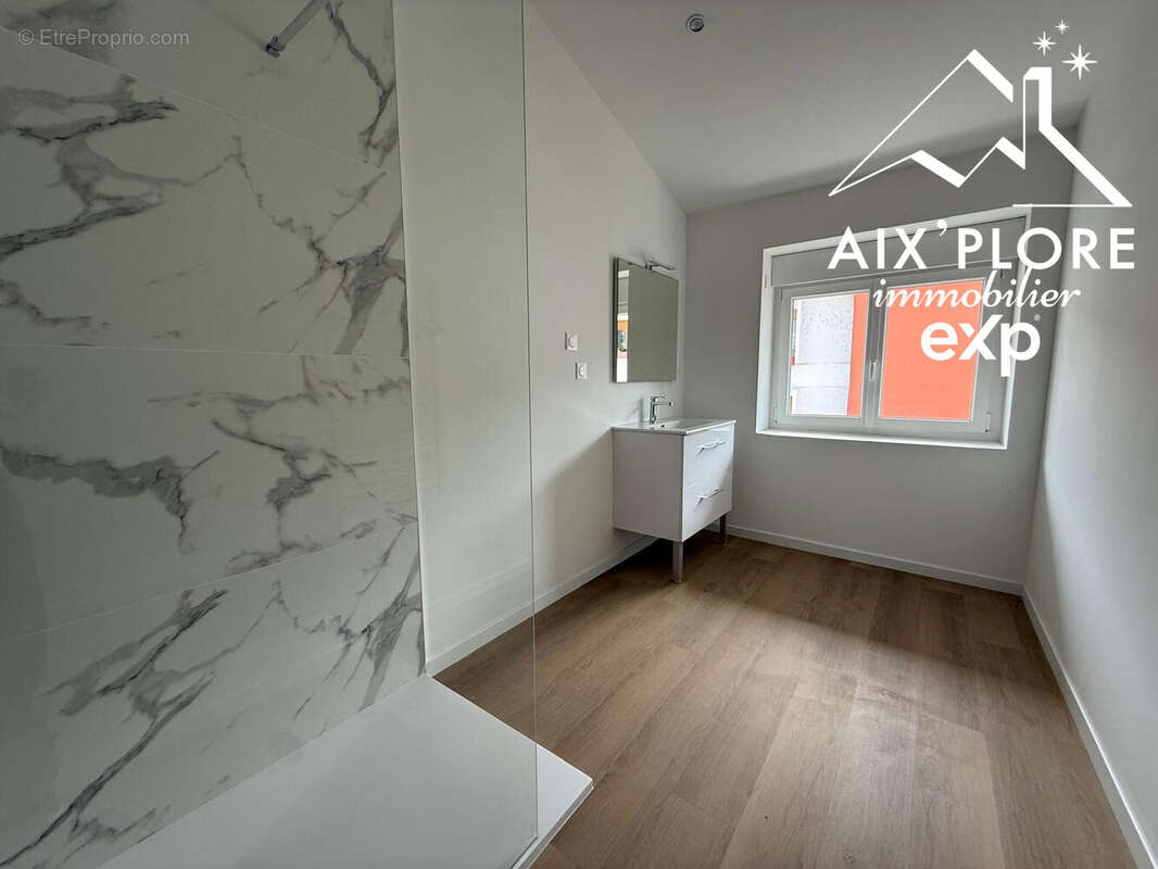 Appartement à YENNE