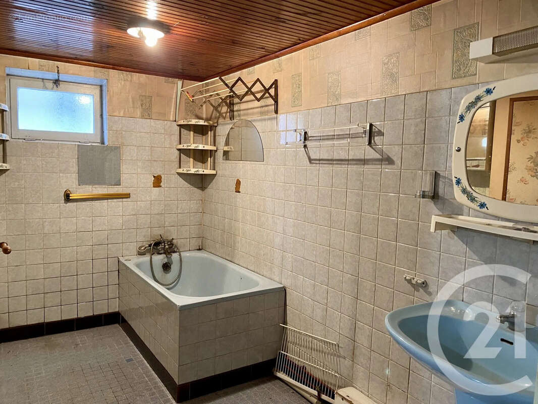 Maison à SAINT-AMAND-EN-PUISAYE