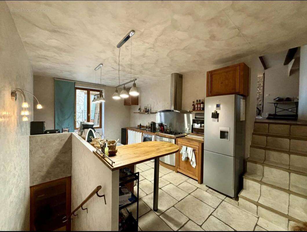 Appartement à PEILLE