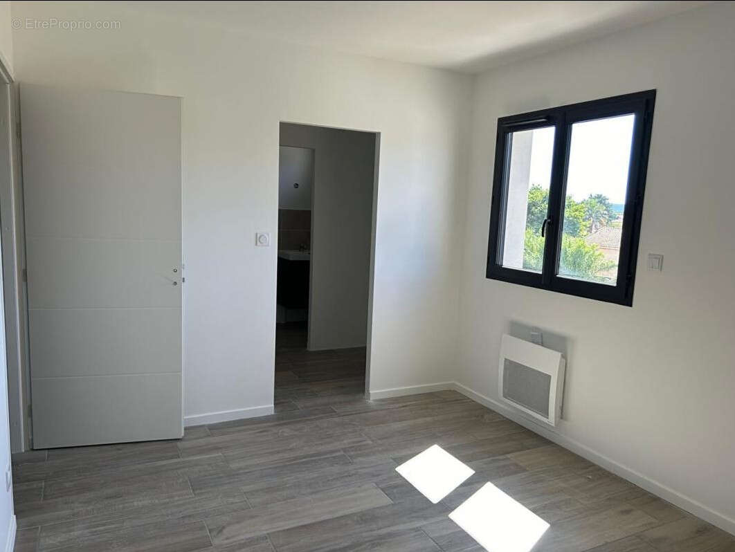 Villa 4 pièces de 96 m² avec garage et piscine sur 355 m² de terrain - photo 4