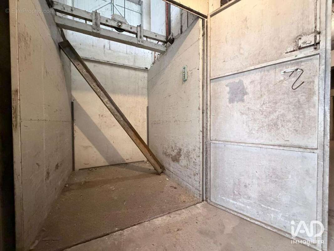 Photo 4 - Commerce à FLEURY-LA-RIVIERE