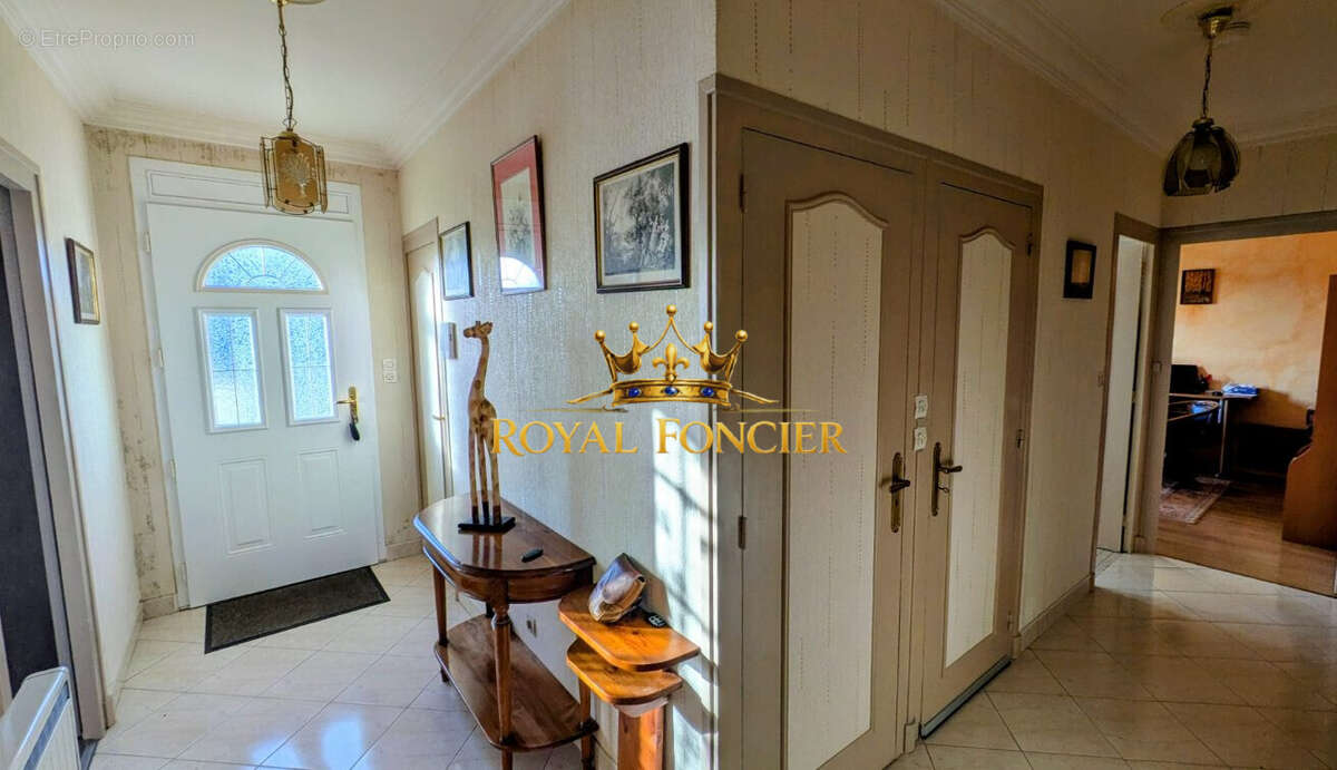 Entré principale de la maison - Maison à LE GRAND-PRESSIGNY