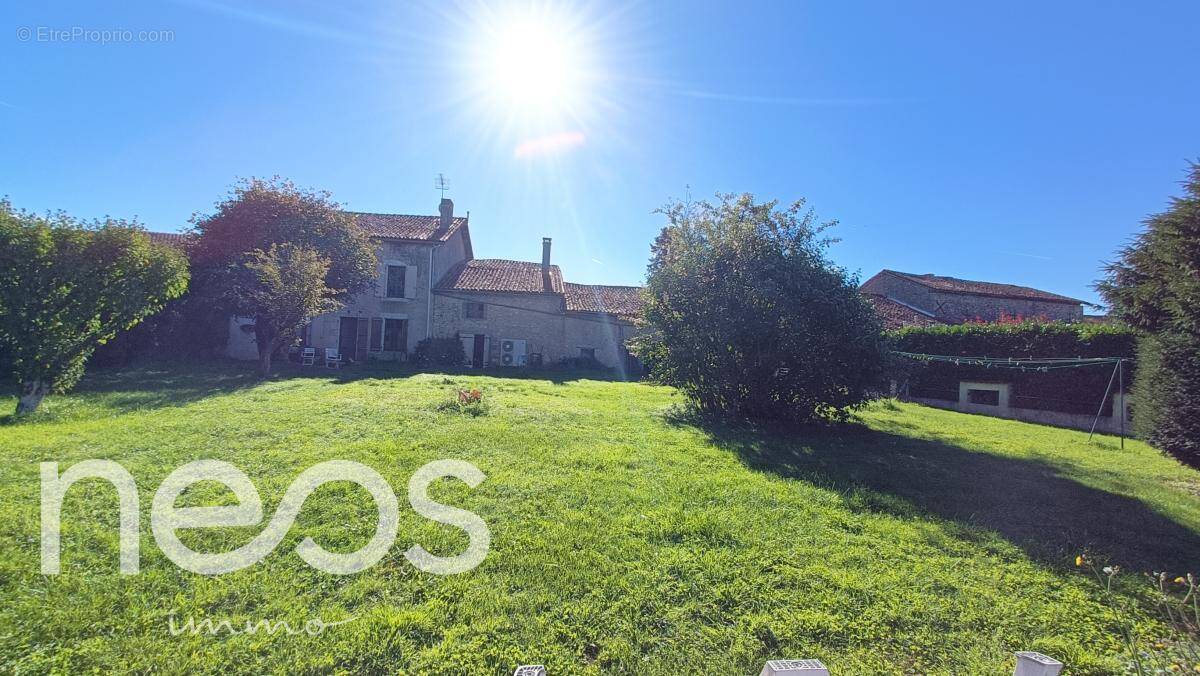 Maison à LE GRAND-MADIEU