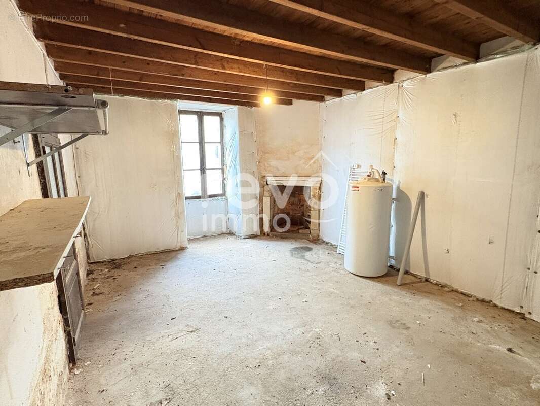 Maison à BEAULIEU-SUR-LAYON