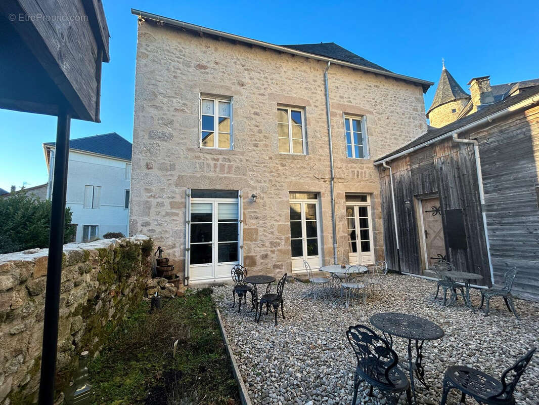Maison à MEYMAC