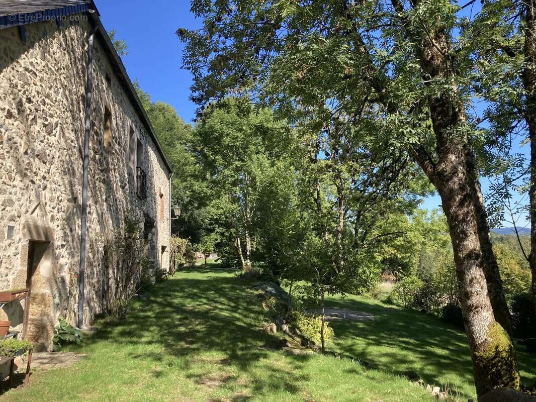 Charmante fermette avec vue imprenable à vendre près de Villapourçon - photo 23