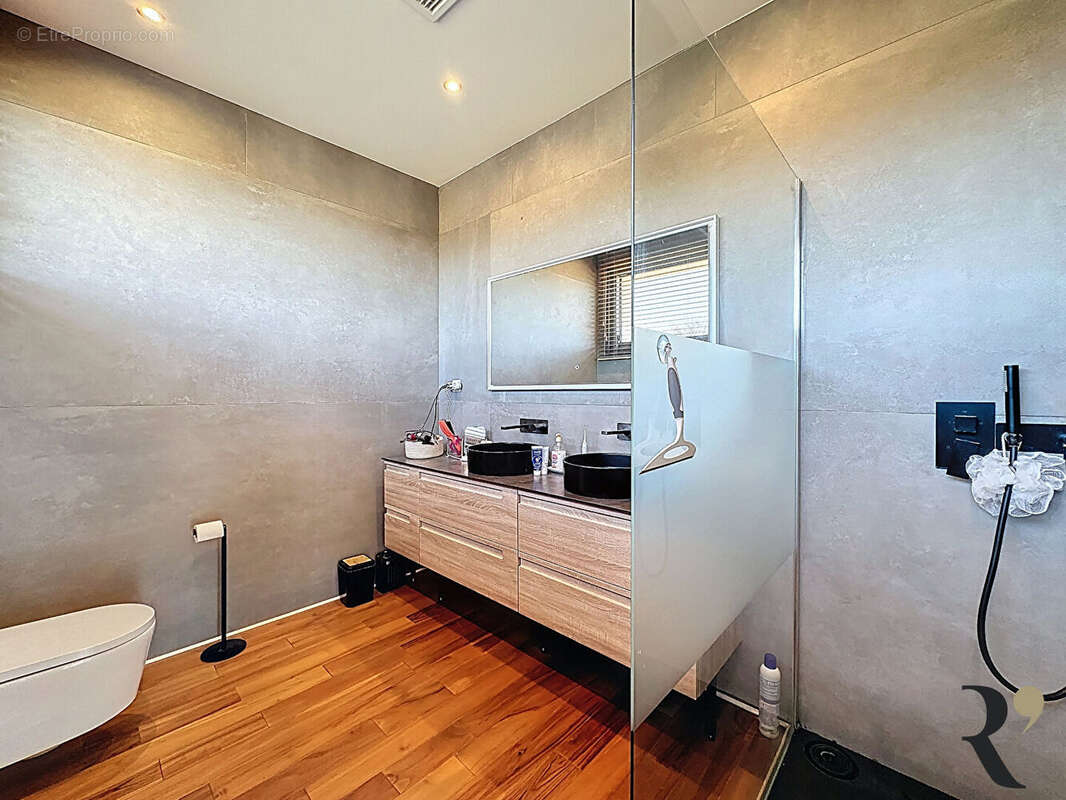 Maison à SAINT-PIERRE-DE-LAGES