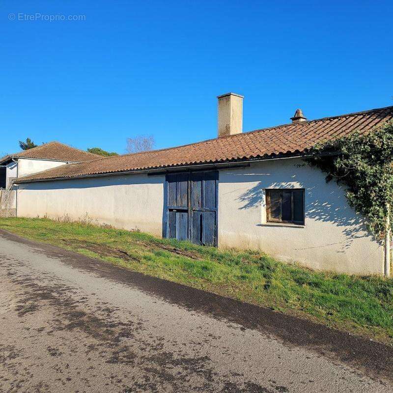 Maison à AVAILLES-LIMOUZINE