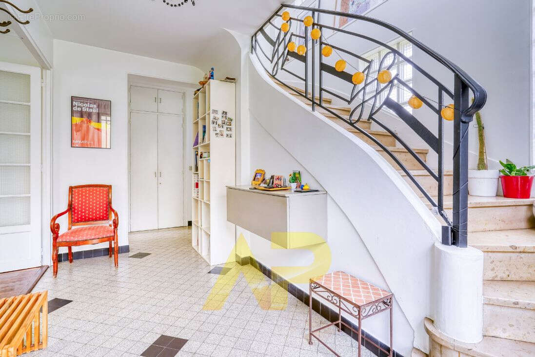 Maison à VERRIERES-LE-BUISSON