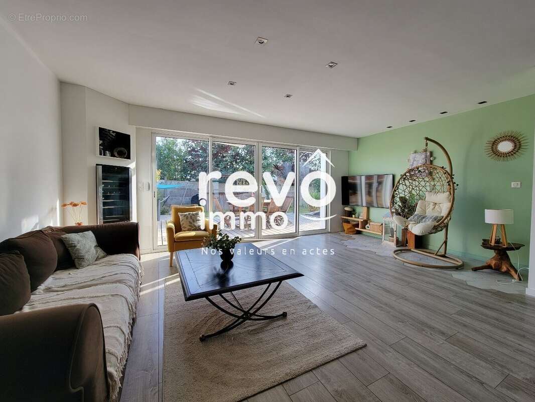 Maison à LA VARENNE