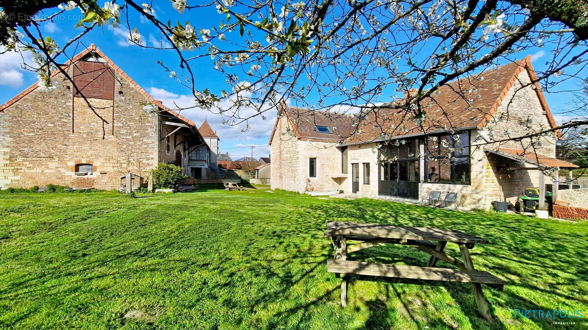 Maison à LA CHAPELLE-DE-BRAGNY