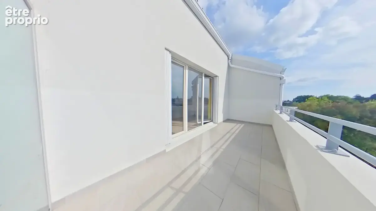 Jules Verne - T3 lumineux de 72 m² avec grand balcon exposé Sud-Ouest + BOX - photo 2