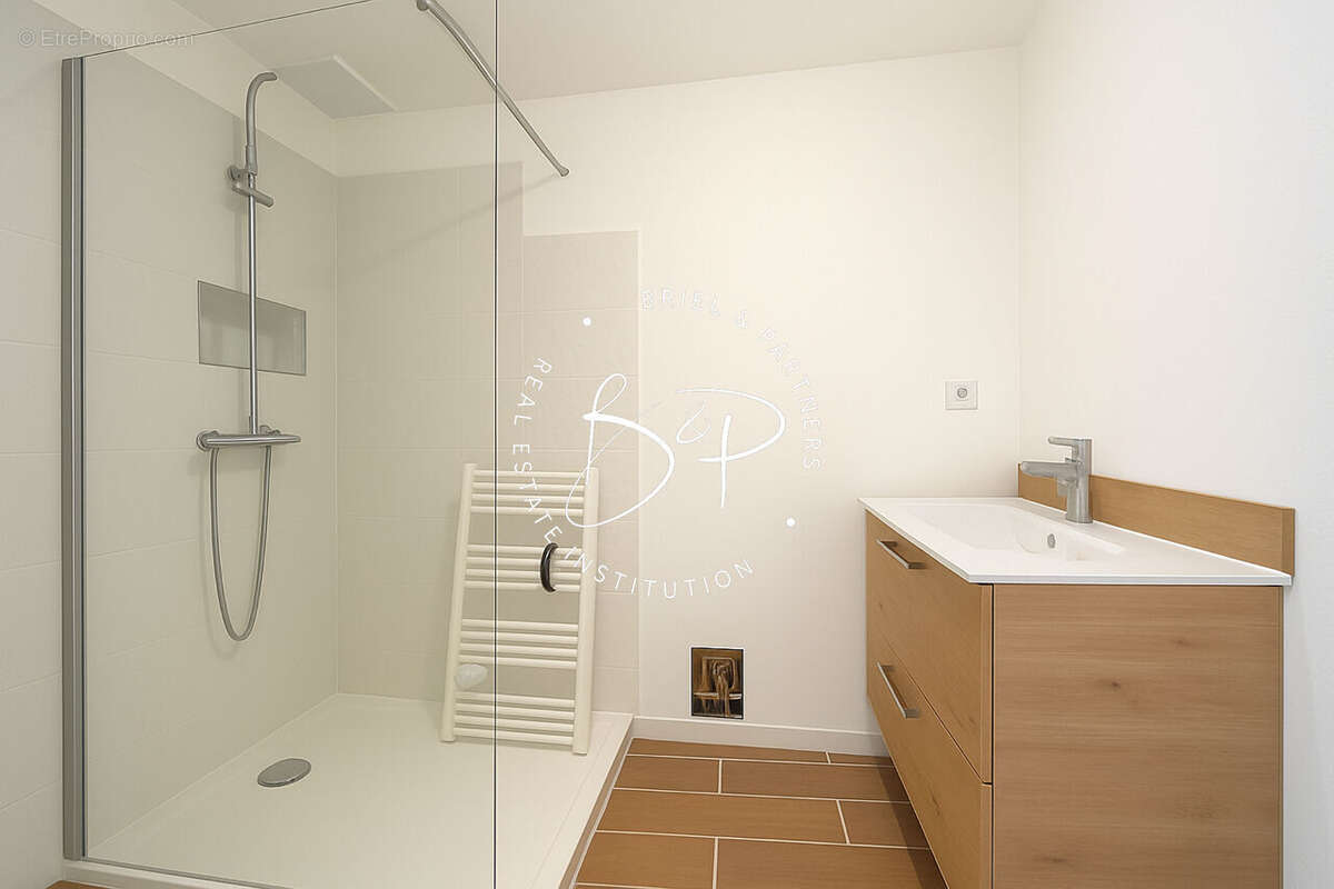 Appartement à CARCES