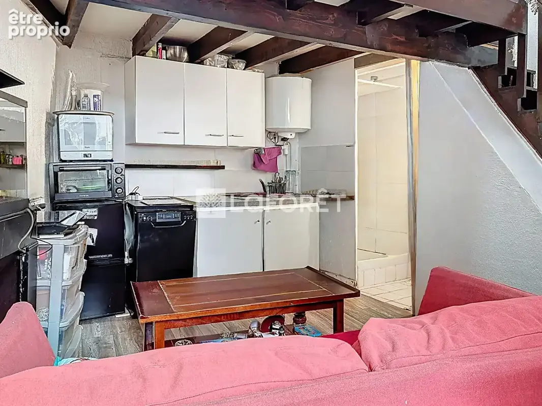 Studio loué lumineux avec mezzanine et charme ancien Centre historique de Chambéry - photo 2