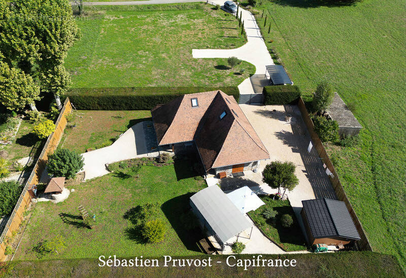 Maison à SAINT-PARDOUX-LA-RIVIERE