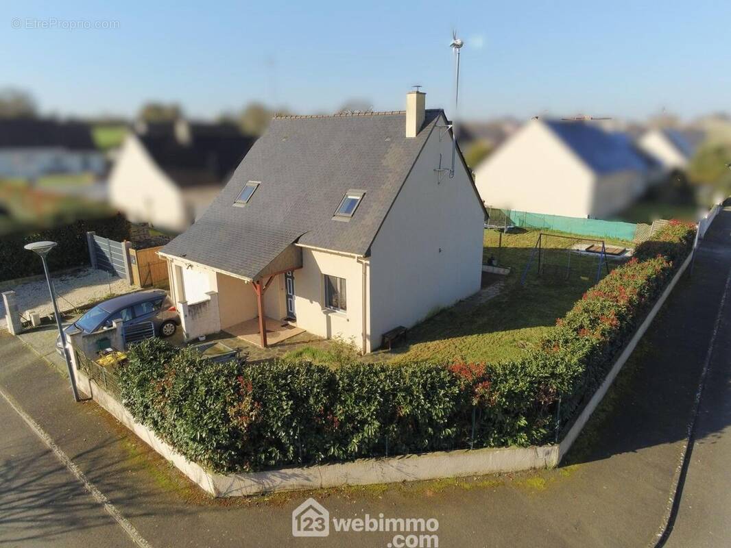 Maison de 87 m², 3 chambres sur une parcelle de 534 m² - Maison à LA POUEZE