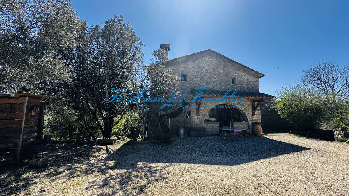 Limite Gard/Ardèche,  dans un cadres paisible, magnanerie en pierres rénovée avec goût sur 3900 m2 de terrain - photo 4