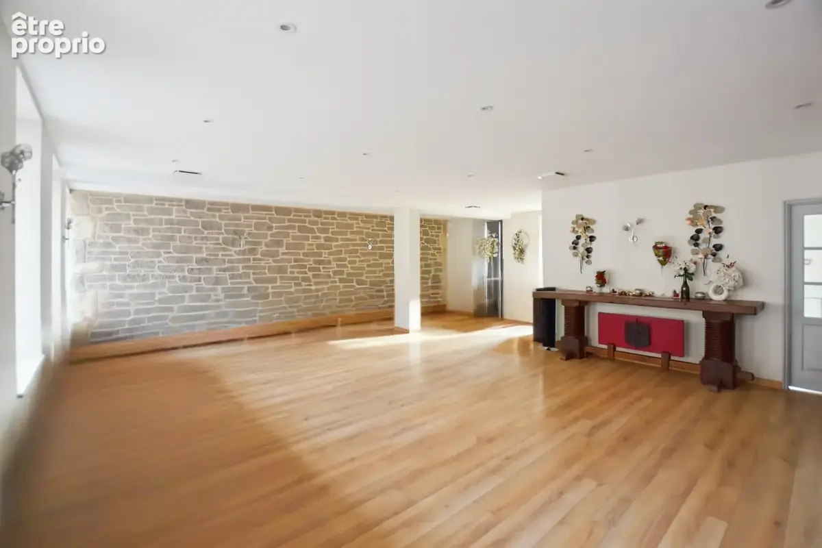 Propriété rénovée de 324 m² avec terrain à COUCHES (71) - photo 9