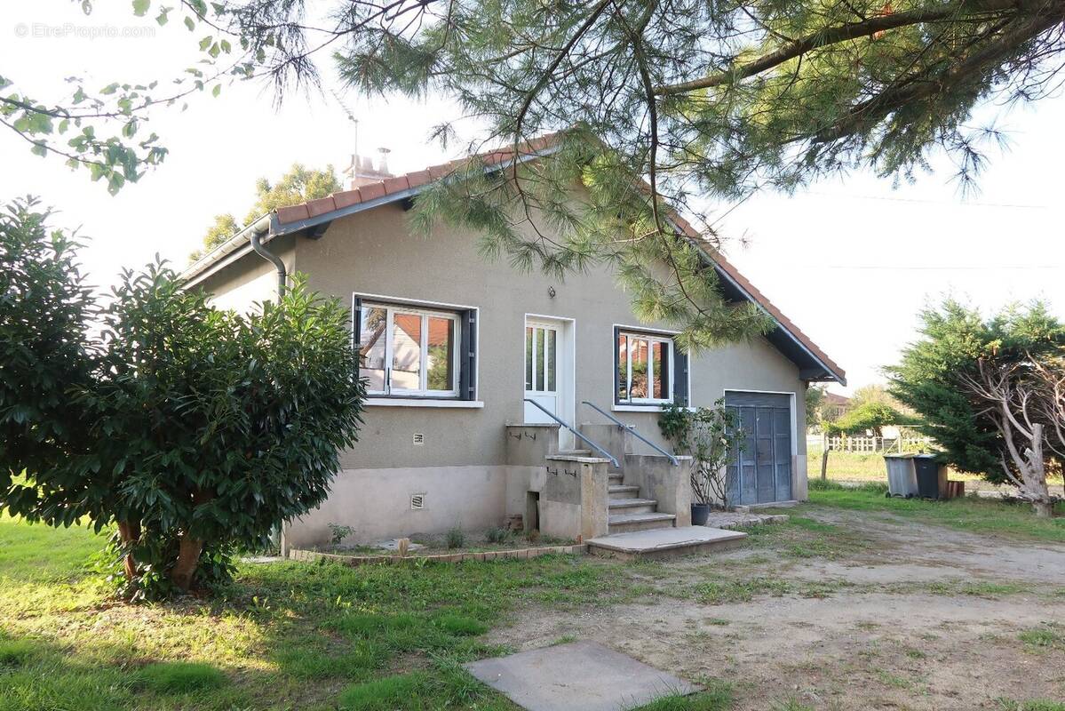 Maison à BOISSET-LES-MONTROND