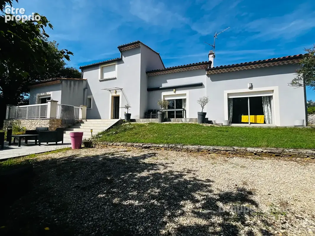 Maison 182 m2 -  4 chambres sur 3500m2 de terrain avec piscine - photo 2