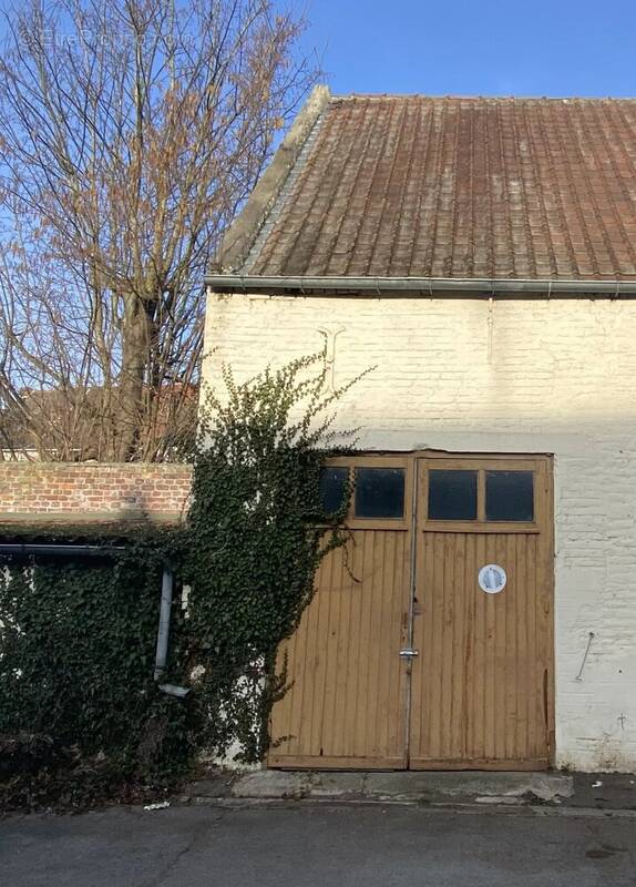 Parking à SAINT-AMAND-LES-EAUX