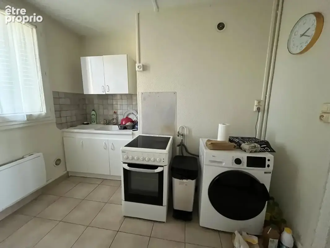 BOURG-LES-VALENCE – Appartement T3 loué avec balcon, cave et parking collectif fermé - photo 3