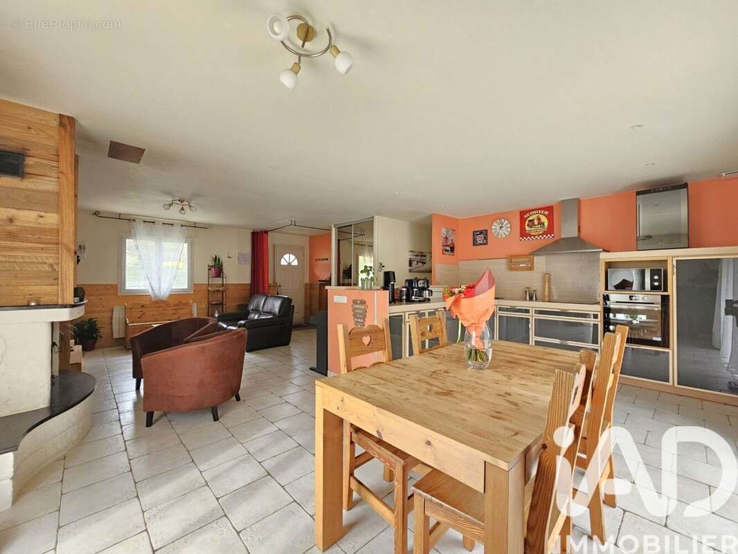 Maison 110 m² à Saint-Thibaud-De-Couz  - photo 2
