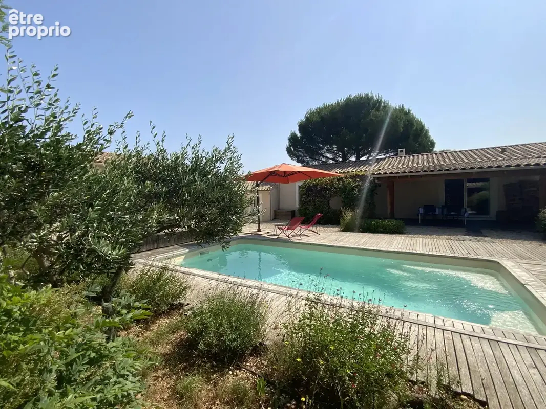 Maison de plain pied de 148 m2 avec piscine et T2 indépendant sur terrain de 1000 m2. - photo 3