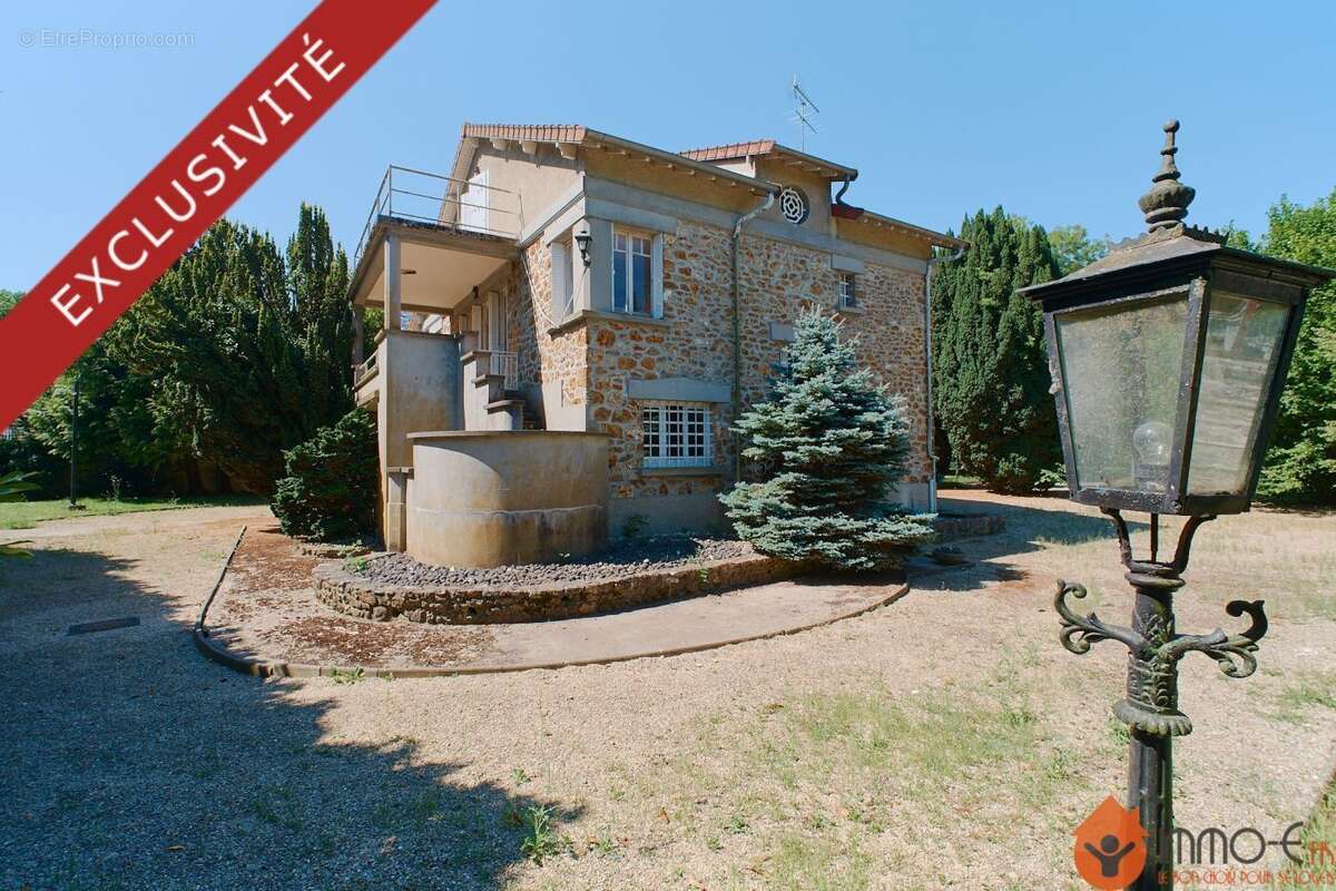 Autre à CONDE-SAINTE-LIBIAIRE