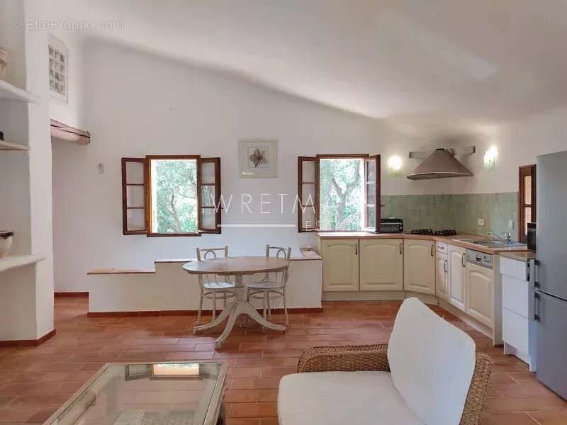 Maison à LA GARDE-FREINET