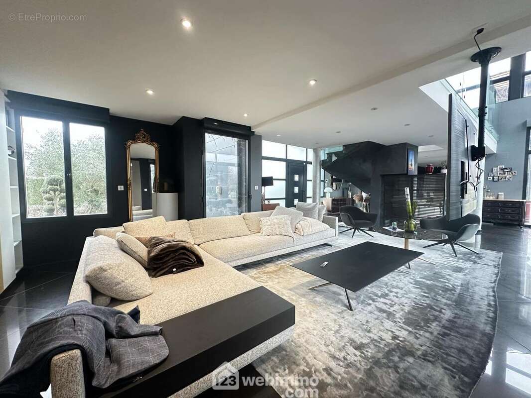 Un salon chaleureux - Maison à CERNY-LES-BUCY