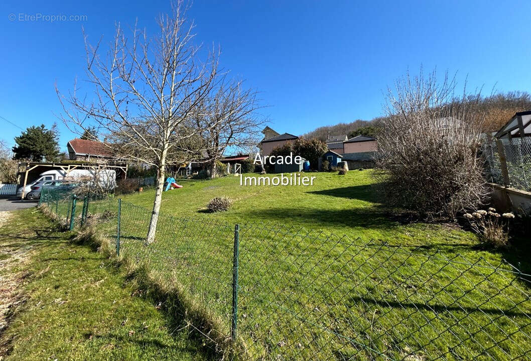 Terrain à MONTIVILLIERS