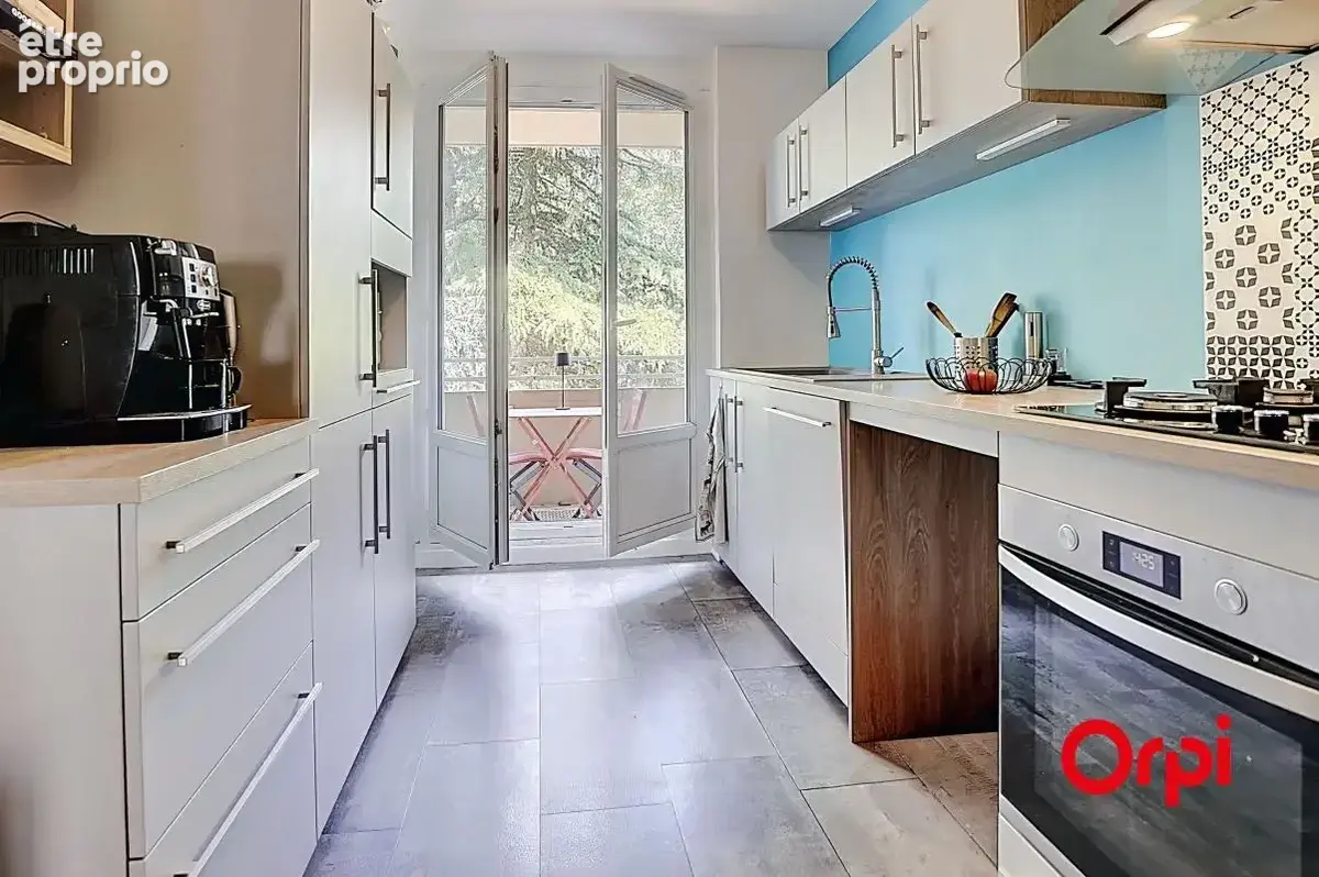 A vendre - appartement T4 de plus de 82 m2 avec une place privative - photo 6