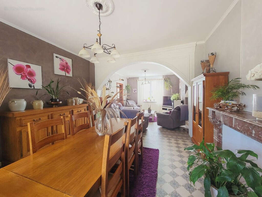 Maison à AVESNES-SUR-HELPE