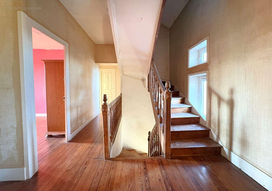 Maison à SAINT-PAUL-DE-VARAX