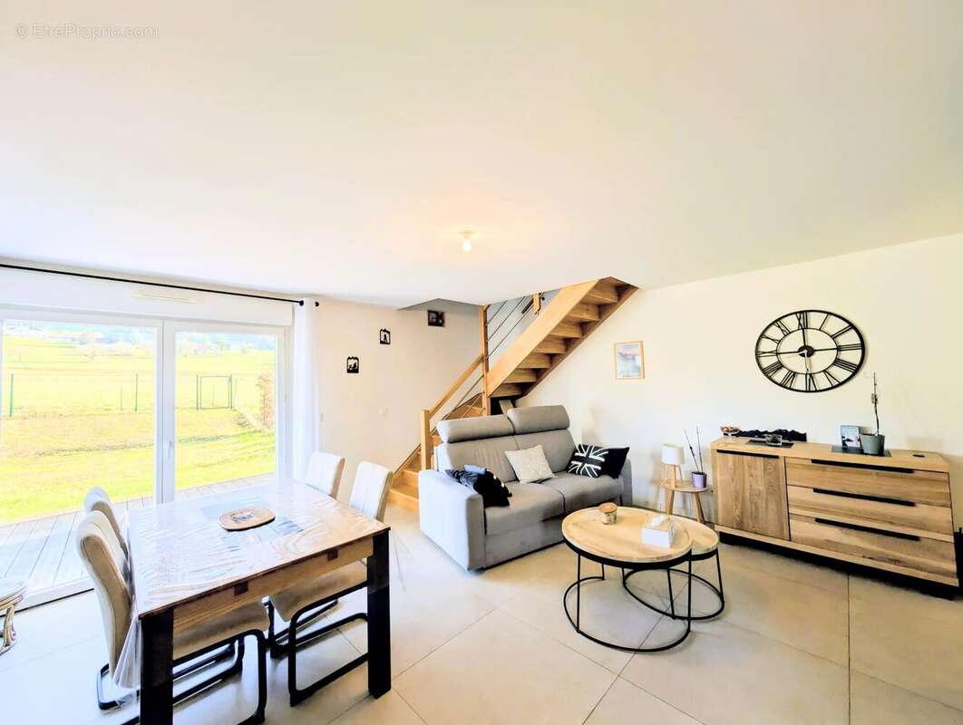 Appartement à MERY