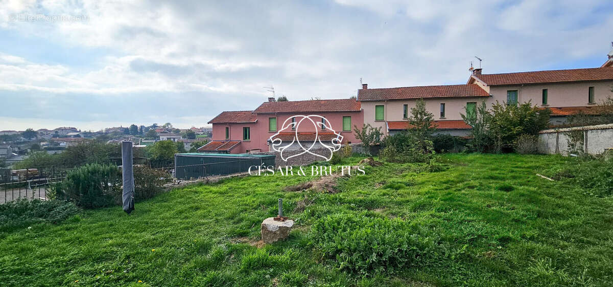 Maison à SAINT-JUST-LA-PENDUE