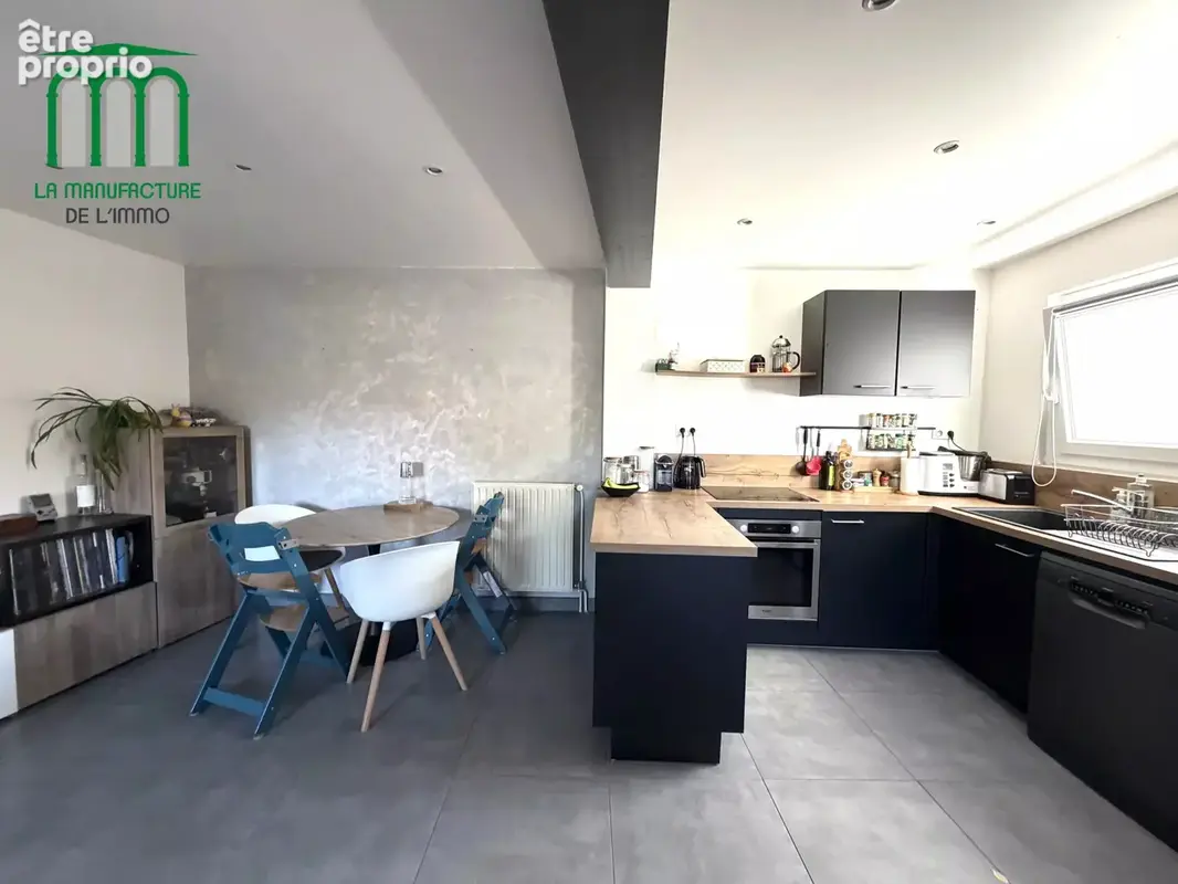 Maison de ville de 82 m² avec terrasse et jardin de 126 m² / le chambon-feugerolles-secteur Gaffard. - photo 3