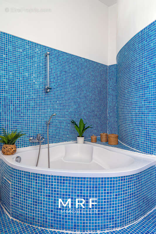 Appartement à MARSEILLE-1E