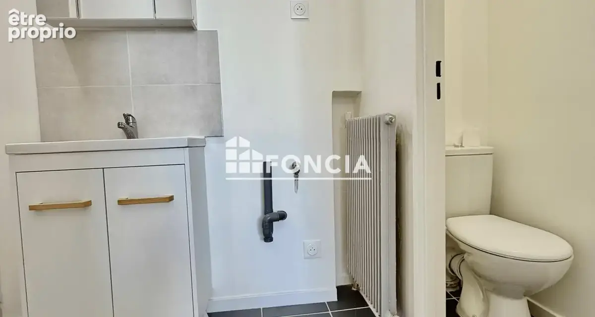 Joli studio entièrement refait à neuf – Calme, lumineux et avec espace extérieur - photo 8