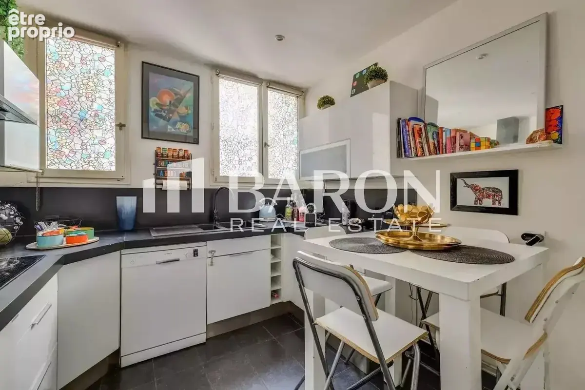 PARIS IXe - 130 m² - 5 pièces - 3 chambres - photo 8