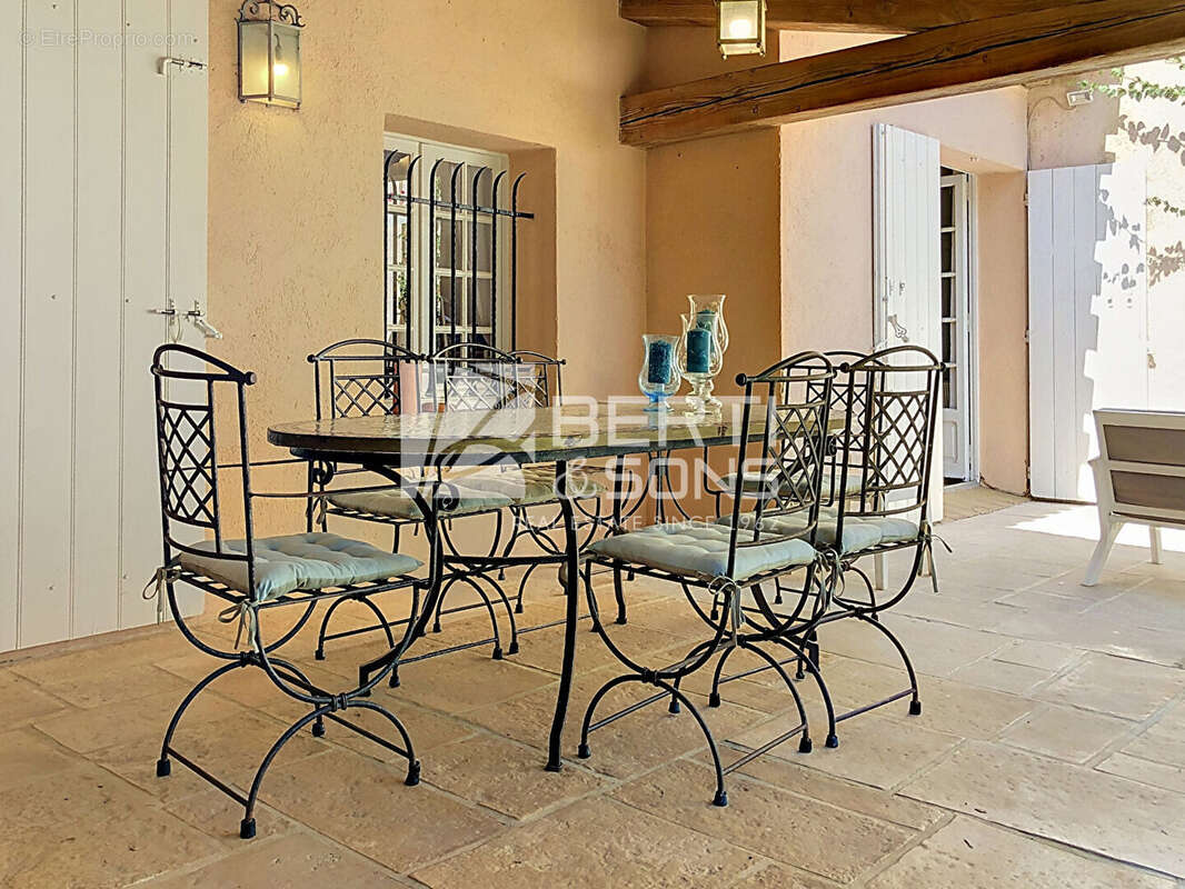 Appartement à MANDELIEU-LA-NAPOULE