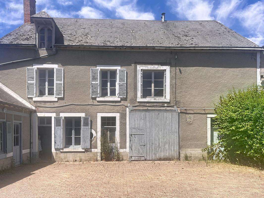 Maison 190 m² à Neuvy-Saint-Sepulchre  - photo 2